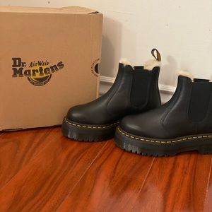 BRAND NEW Dr. Martens 2976 Faux Fur Lined Platform Chelsea Boot